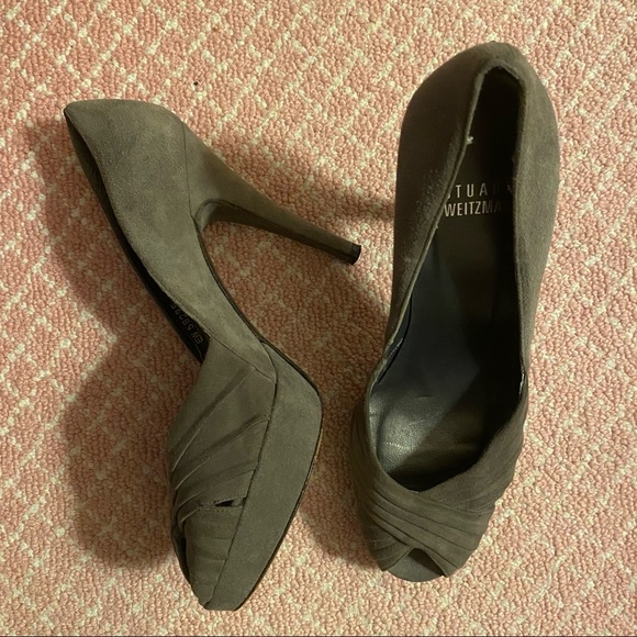 Stuart Weitzman Suede Peep Toe Pumps Grey Pleated Crossover Vamp 4.5” sz 7 - Picture 3 of 9